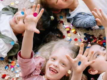 🎉 Fêtez les moments magiques avec Lumi'Kids family concept !

Des anniversaires uniques, dans un lieu adapté aux enfants, et une organisation sans stress...