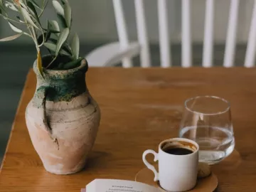 🌿 Vous êtes plutôt… ?

 ☕ Team Café
 🍵 Team Tisane
 🍫 Team Chocolat chaud

#cafepoussette #airedejeux #detente