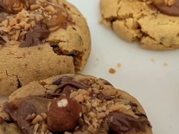 On commence à faire quelques cookies maison chez Lumi’Kids… 🤎

Cookies chocolat • caramel • noisette 🤎
Cookies chocolat blanc & Smarties 🍫🌈
Cookies spéculoos...
